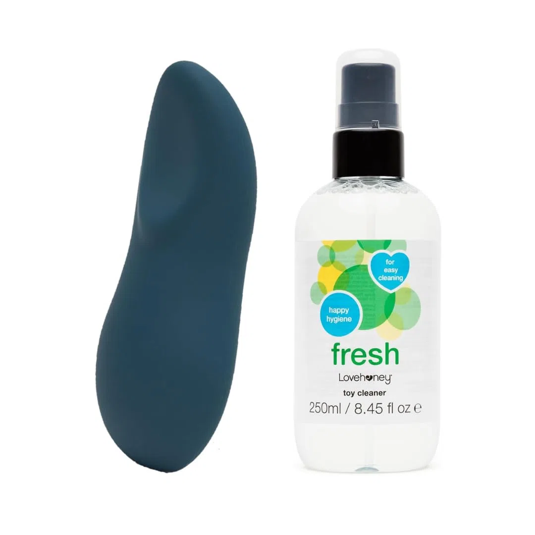 We-Vibe Touch X Klitoris-Vibrator mit starken Vibrationen, Klein, Leise, Wiederaufladbar, Grün mit Lovehoney Fresh Sexspielzeug-Reiniger auf Wasserbasis, 250 ml Set
