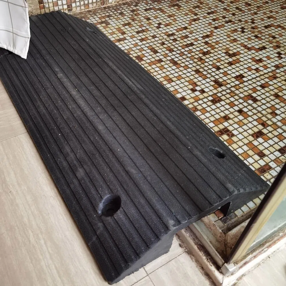 Türschwellenrampe Aus Gummi Schwellenbrücke Für Türen, Tragbare Brückenrampe Auffahrrampe Schwerlast, Nutbreite 12cm Höhe 6/8cm(3" Rise/80x40x10cm)